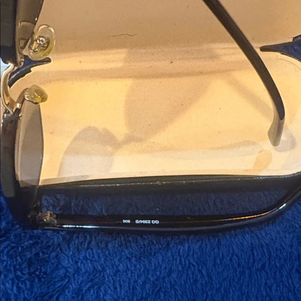 GUCCI Black and Gold Sunglasses with Case and wipe.